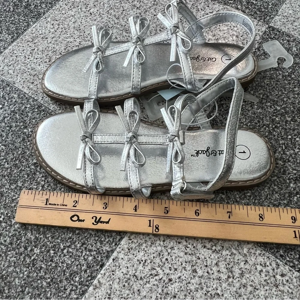 Cat & Jack Girl's Aria Bow Sandals in Silver- Size 1